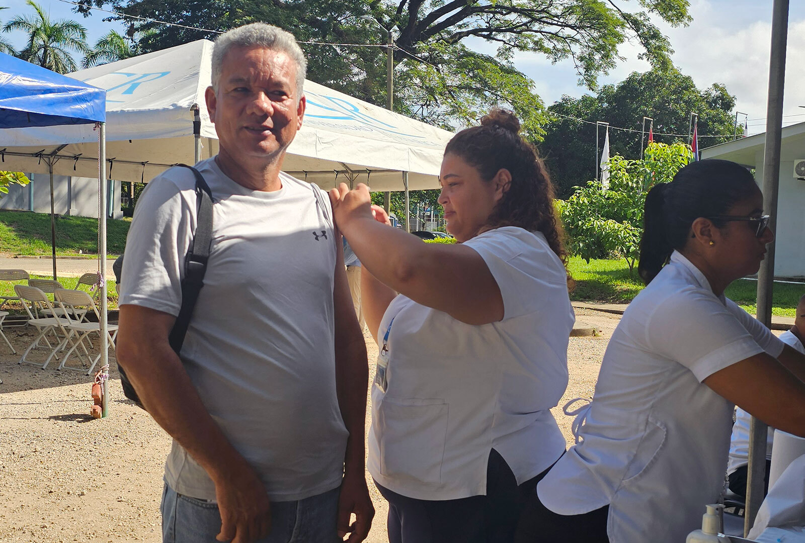 Unas 2000 personas de Nicoya recibieron servicios de atención en salud como: vacunación, …