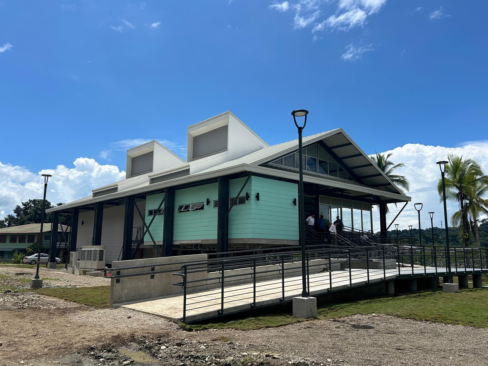 Fachada del auditorio de la Sede del Sur