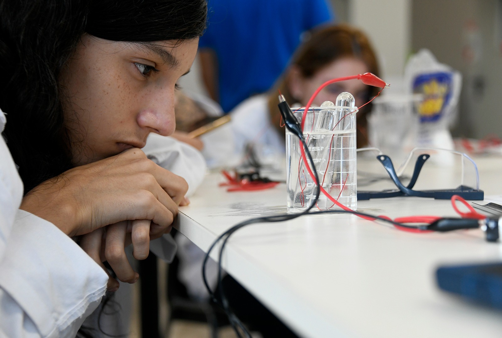 Estudiantes en talleres de aprendizaje de las ciencias