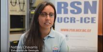 La estudiante de Geología de la UCR Nathalie Chavarría realiza estudios sobre la Falla …